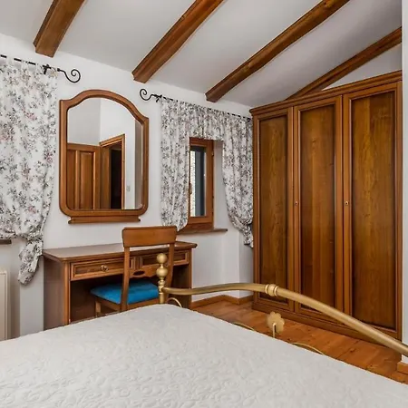 Apartamento Rona Stone House Janja *